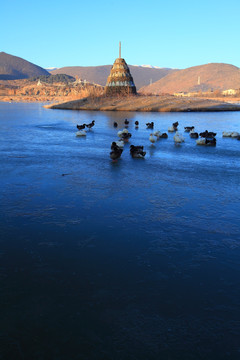 雪山冰湖