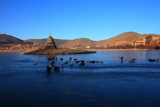 雪山冰湖