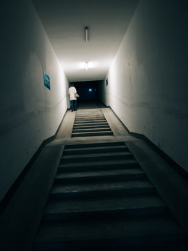 长阶梯 通向光明