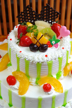 双层水果蛋糕