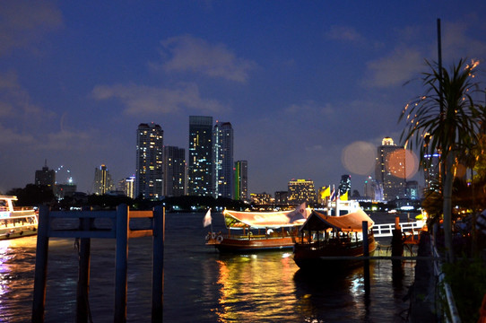 湄南河夜景