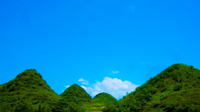 一座座山陵 山丘