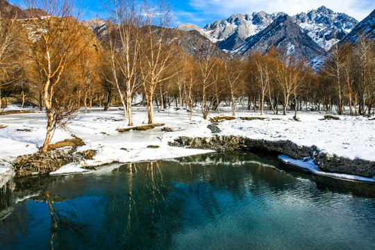 天山融水湖泊