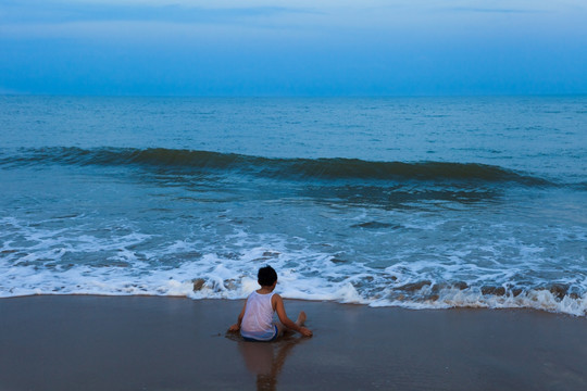 小孩与大海