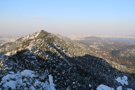 西湖群山美景