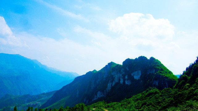 山峰 白岩