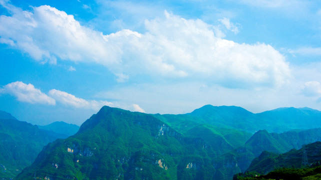 崇山峻岭 远山