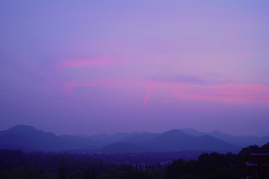 云霞 山峦