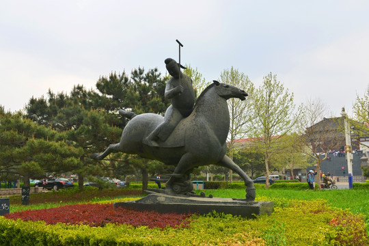 唐代马球运动雕像