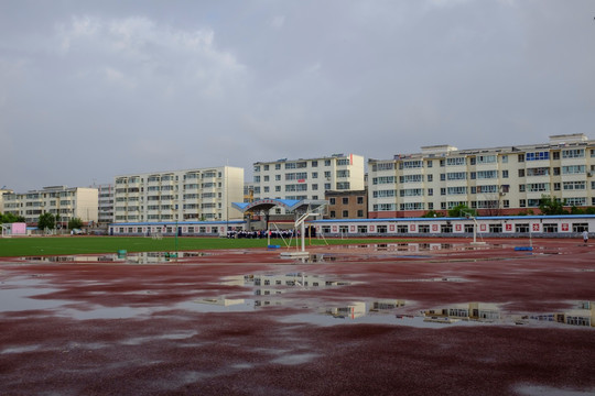 雨后的校园