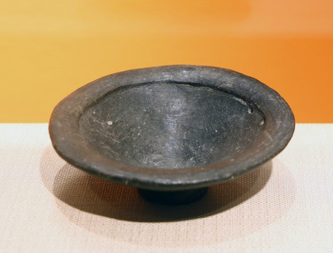 古代陶圈足盘