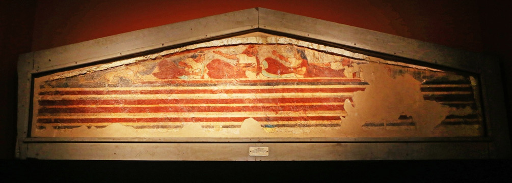 古代墓穴三角楣饰