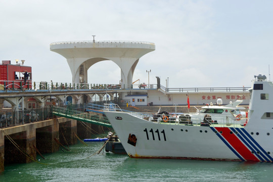 中国海警船 青岛海上回音天坛