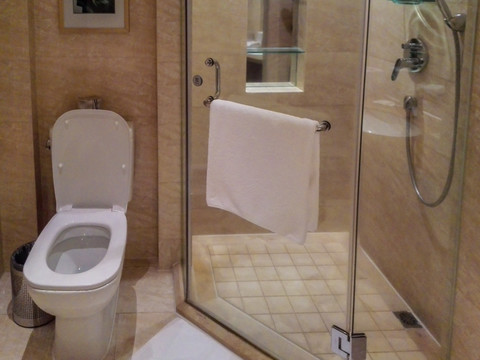 酒店卫浴设施 卫生间