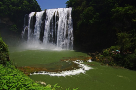 山水瀑布