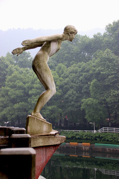 跳水雕塑
