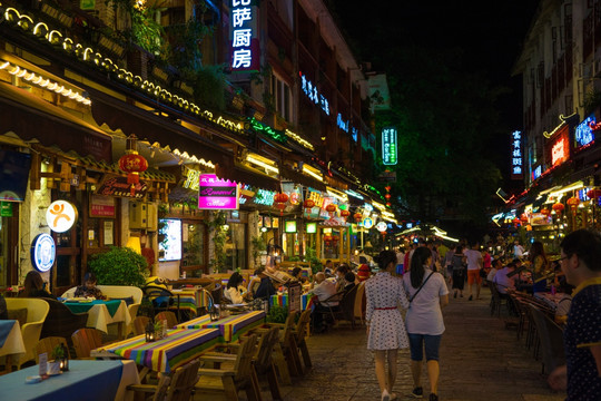 阳朔西街夜市