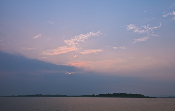 湖泊 夕阳 晚霞 背景素材