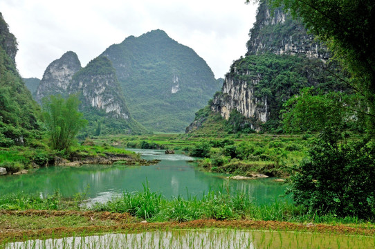 青山绿水 山清水秀 布泉河