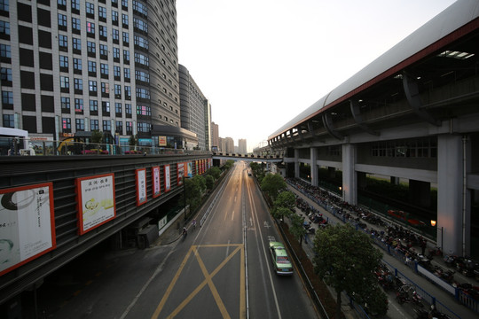 上海轨道交通马路