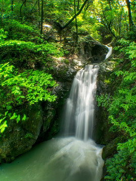 山涧溪流瀑布慢速摄影