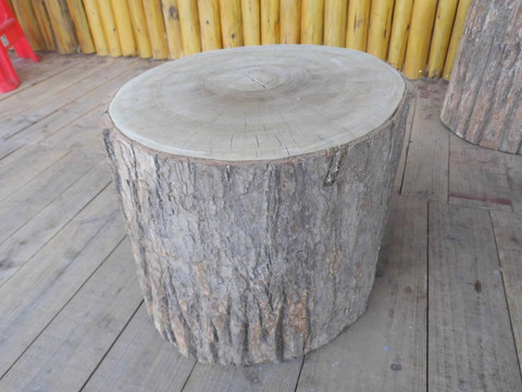 木头凳子