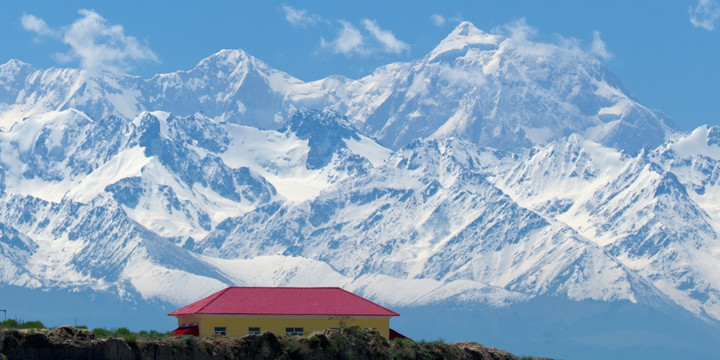 天山雪色