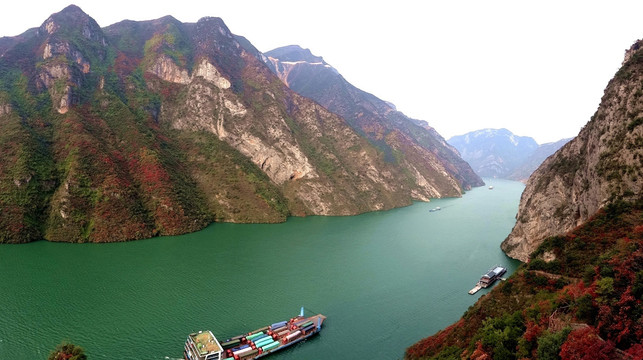 俯瞰巫峡 三峡红叶 宽幅摄影