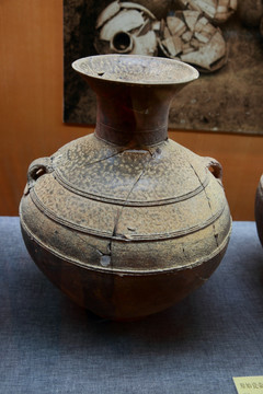 瓷壶