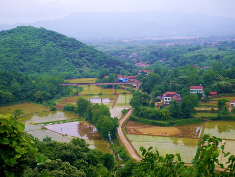 美丽的小山村