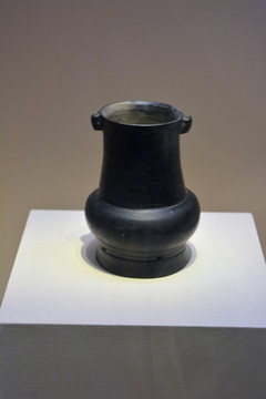 良渚文化双鼻陶壶