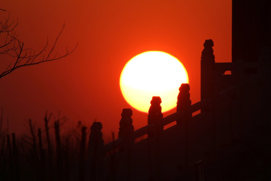 落日 夕阳 栏杆