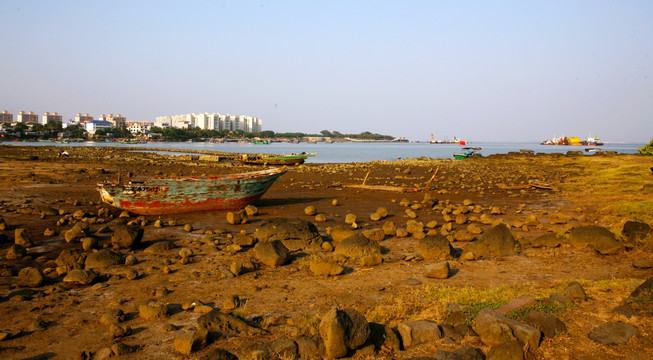 古船 海滩 岸边 木船 古董