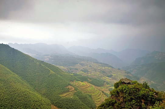 遂昌南尖岩观云亭梯田全景