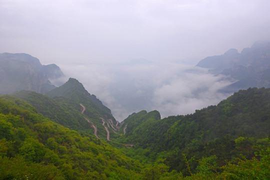 太行山路险峰