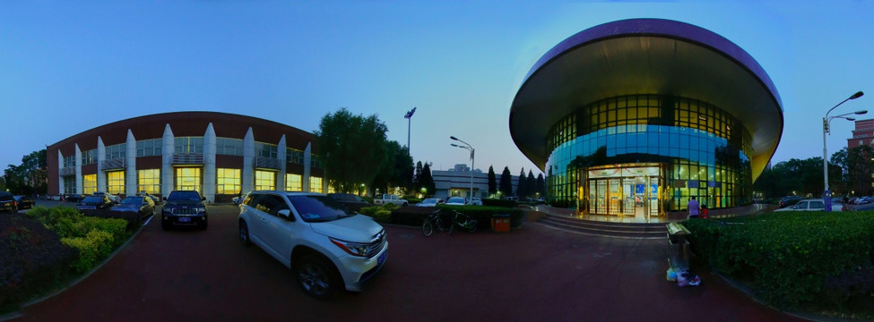 首都体育学院游泳馆夜景全景