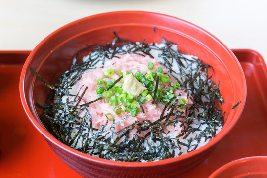 金枪鱼丼