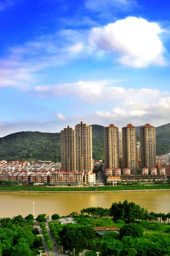 城市江濱風光俯瞰