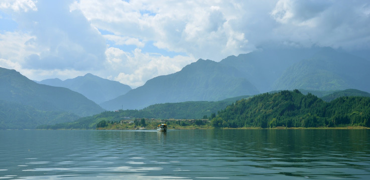 雅女湖