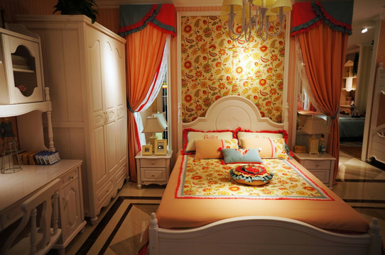 温馨的欧式卧室