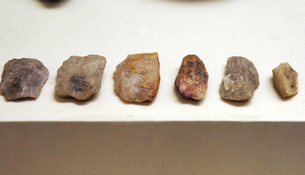 旧石器时代早期的刮削器和尖状器