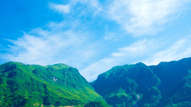 青山 蓝天白云