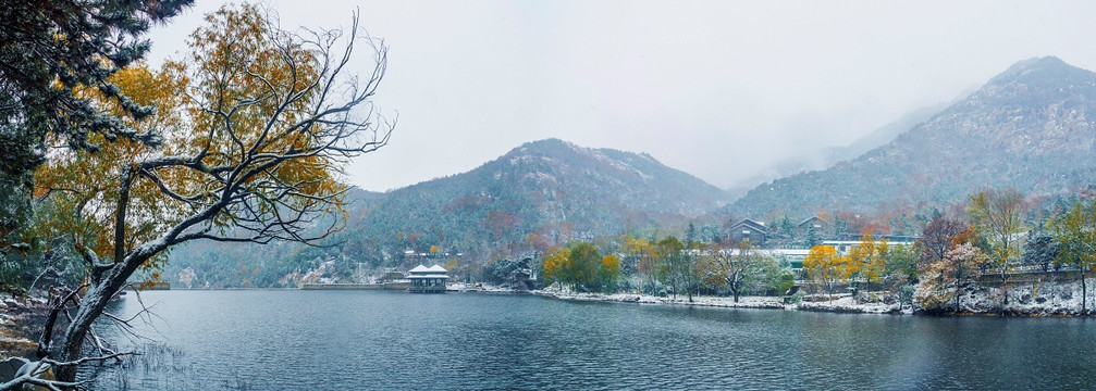 泰山黑龙潭雪景