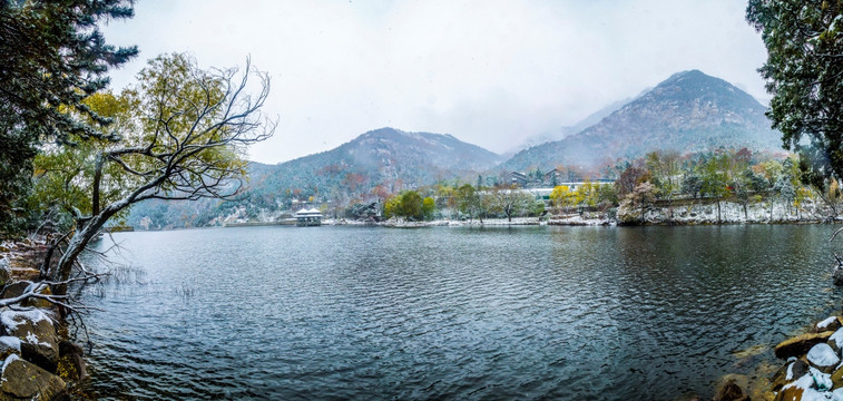 泰山黑龙潭雪景