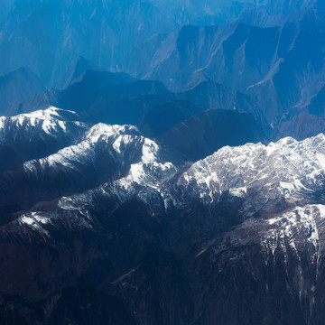 航拍雪山