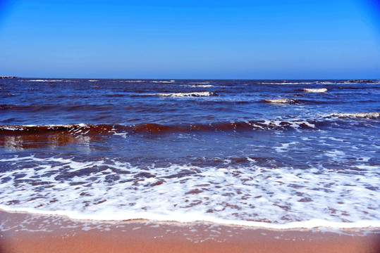 海岸沙滩蓝天