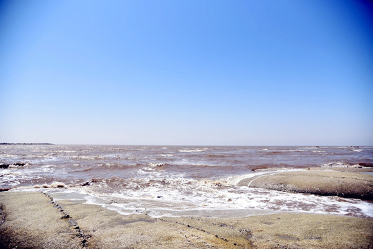 海岸沙滩蓝天