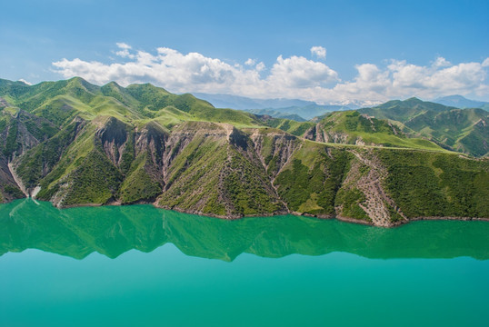 新疆高山湖泊