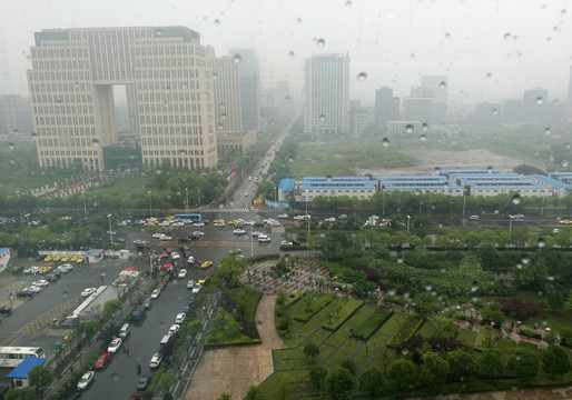 雨中街景