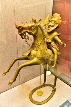 喀麦隆骑马武士铜雕